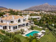 Villa for sale in La Cerquilla, Nueva Andalucia