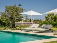 Villa for sale in La Cerquilla, Nueva Andalucia