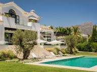 Villa for sale in La Cerquilla, Nueva Andalucia