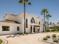 Villa for sale in La Cerquilla, Nueva Andalucia