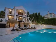 Villa for sale in Benahavis