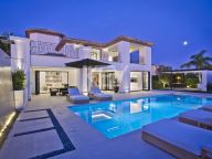 Villa en venta en Nueva Andalucia