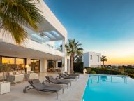 Villa for sale in Nueva Andalucia