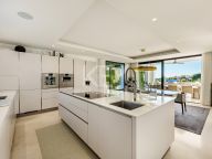 Villa for sale in Nueva Andalucia