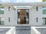 Villa for sale in Las Brisas, Nueva Andalucia