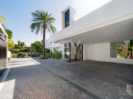Villa for rent in La Cerquilla, Nueva Andalucia