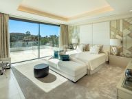 Villa for sale in La Cerquilla, Nueva Andalucia