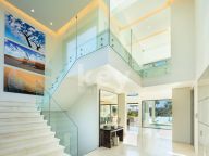 Villa for sale in La Cerquilla, Nueva Andalucia
