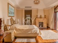Villa for sale in Nueva Andalucia