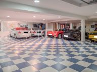 Villa for sale in Nueva Andalucia