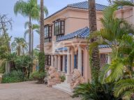 Villa for sale in Nueva Andalucia