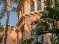 Villa for sale in Nueva Andalucia
