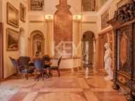 Villa for sale in Nueva Andalucia