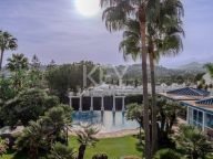 Villa for sale in Nueva Andalucia