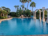 Villa for sale in Nueva Andalucia