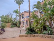 Villa for sale in Nueva Andalucia