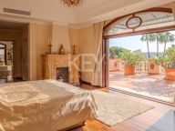 Villa for sale in Nueva Andalucia