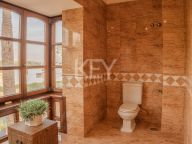 Villa for sale in Nueva Andalucia
