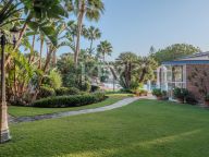 Villa for sale in Nueva Andalucia