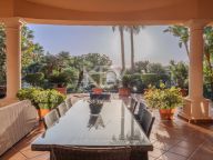 Villa for sale in Nueva Andalucia