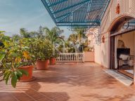 Villa for sale in Nueva Andalucia