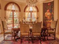 Villa for sale in Nueva Andalucia