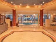 Villa for sale in Nueva Andalucia