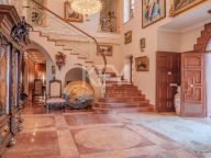 Villa for sale in Nueva Andalucia