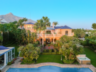 Villa for sale in Nueva Andalucia