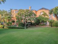 Villa for sale in Nueva Andalucia