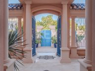 Villa for sale in Nueva Andalucia