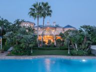 Villa for sale in Nueva Andalucia