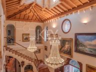 Villa for sale in Nueva Andalucia