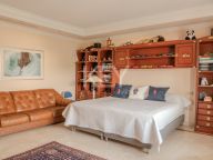 Villa for sale in Nueva Andalucia