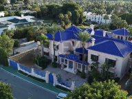 Villa for sale in Nueva Andalucia