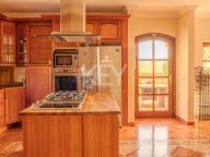Villa for sale in Nueva Andalucia