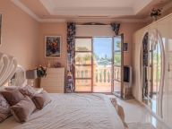 Villa for sale in Nueva Andalucia
