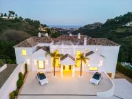Villa en venta en El Madroñal, Benahavis