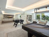 Villa en venta en El Madroñal, Benahavis