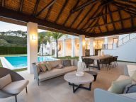 Villa en venta en El Madroñal, Benahavis