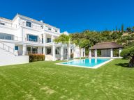 Villa en venta en El Madroñal, Benahavis