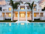 Villa en venta en El Madroñal, Benahavis