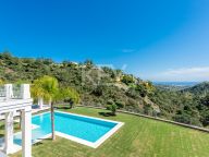 Villa en venta en El Madroñal, Benahavis