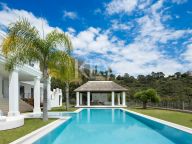 Villa en venta en El Madroñal, Benahavis