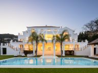 Villa en venta en El Madroñal, Benahavis