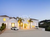 Villa en venta en El Madroñal, Benahavis