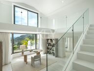 Villa en venta en El Madroñal, Benahavis