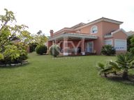 Villa for sale in Arena Beach, Estepona