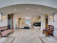 Villa for rent in El Presidente, Estepona