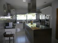 Villa for rent in La Cerquilla, Nueva Andalucia